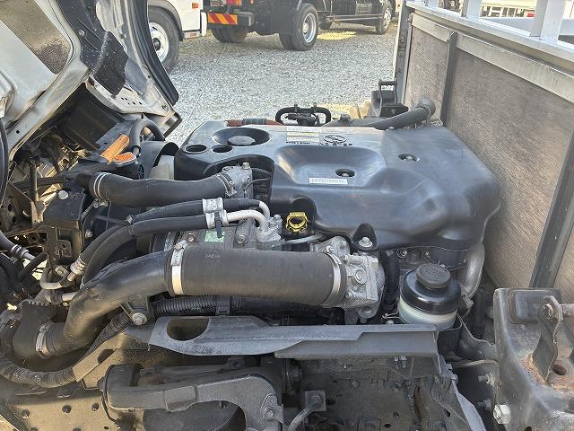 エルフトラック １．５ｔ積・平ボディ・１０尺・５ＭＴ・低床　１．５ｔ積・平ボディ・１０尺・５ＭＴ・メッキパーツ・ＥＴＣ・キーレス・低床・シートカバー・荷台内寸　Ｌ３１２５　Ｗ１６２１　Ｈ３９５（22枚目）