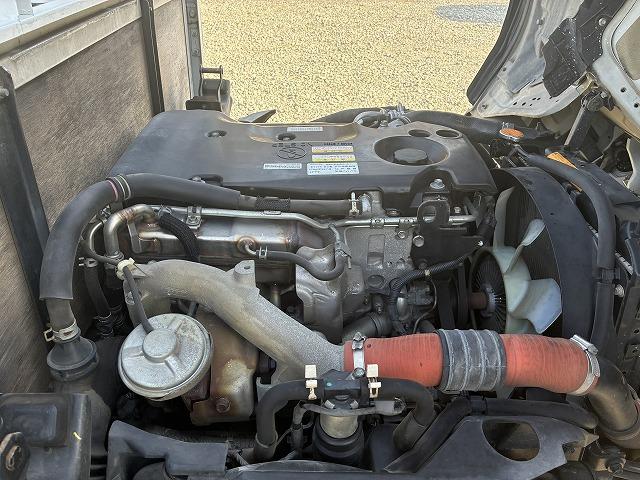 エルフトラック １．５ｔ積・平ボディ・１０尺・５ＭＴ・低床　１．５ｔ積・平ボディ・１０尺・５ＭＴ・メッキパーツ・ＥＴＣ・キーレス・低床・シートカバー・荷台内寸　Ｌ３１２５　Ｗ１６２１　Ｈ３９５（23枚目）