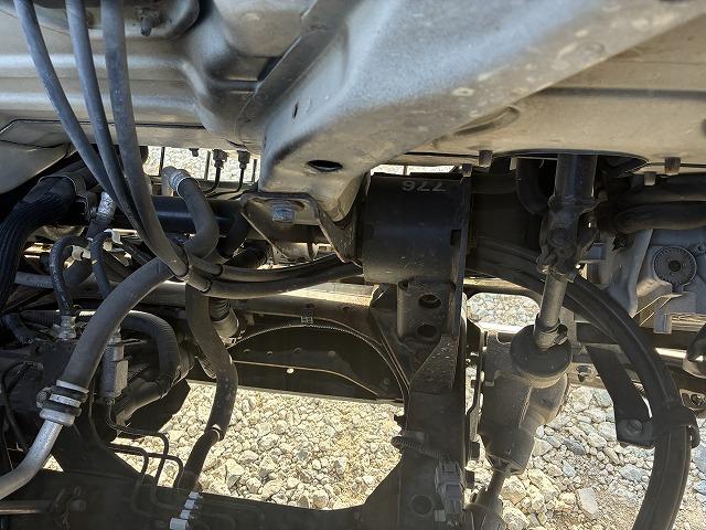 エルフトラック １．５ｔ積・平ボディ・１０尺・５ＭＴ・低床　１．５ｔ積・平ボディ・１０尺・５ＭＴ・メッキパーツ・ＥＴＣ・キーレス・低床・シートカバー・荷台内寸　Ｌ３１２５　Ｗ１６２１　Ｈ３９５（25枚目）