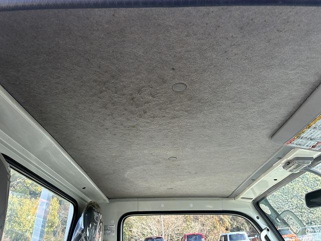 エルフトラック １．５ｔ積・平ボディ・１０尺・５ＭＴ・低床　１．５ｔ積・平ボディ・１０尺・５ＭＴ・メッキパーツ・ＥＴＣ・キーレス・低床・シートカバー・荷台内寸　Ｌ３１２５　Ｗ１６２１　Ｈ３９５（30枚目）