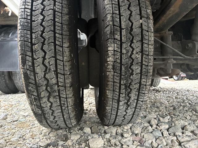 エルフトラック １．５ｔ積・平ボディ・１０尺・５ＭＴ・低床　１．５ｔ積・平ボディ・１０尺・５ＭＴ・メッキパーツ・ＥＴＣ・キーレス・低床・シートカバー・荷台内寸　Ｌ３１２５　Ｗ１６２１　Ｈ３９５（41枚目）