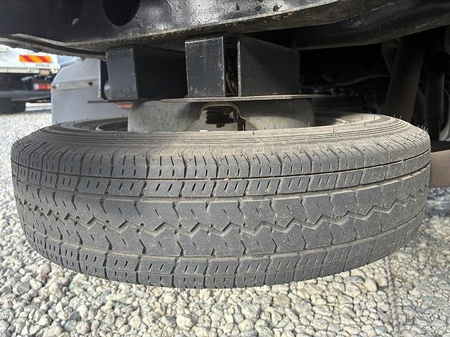 エルフトラック １．５ｔ積・平ボディ・１０尺・５ＭＴ・低床　１．５ｔ積・平ボディ・１０尺・５ＭＴ・メッキパーツ・ＥＴＣ・キーレス・低床・シートカバー・荷台内寸　Ｌ３１２５　Ｗ１６２１　Ｈ３９５（44枚目）