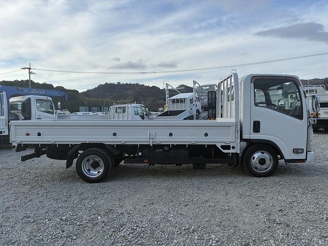 エルフトラック 2t積・標準ロング・平・5MT・5t未満 2t積・標準ロング・平・5MT・5t未満・坂道発進補助装置・ロープ穴4対・メッキパーツ・ETC・シートカバー・キーレス・荷台内寸 L4365 W1798 H382(5枚目)