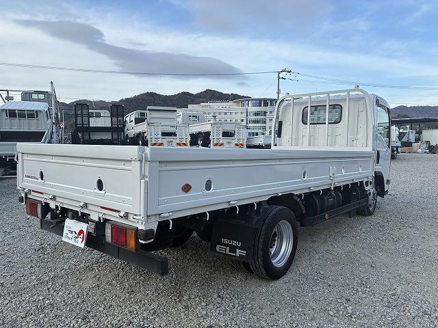 エルフトラック 2t積・標準ロング・平・5MT・5t未満 2t積・標準ロング・平・5MT・5t未満・坂道発進補助装置・ロープ穴4対・メッキパーツ・ETC・シートカバー・キーレス・荷台内寸 L4365 W1798 H382(8枚目)