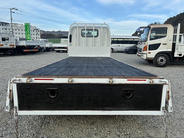 エルフトラック 2t積・標準ロング・平・5MT・5t未満 2t積・標準ロング・平・5MT・5t未満・坂道発進補助装置・ロープ穴4対・メッキパーツ・ETC・シートカバー・キーレス・荷台内寸 L4365 W1798 H382(14枚目)
