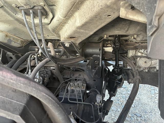 エルフトラック 2t積・標準ロング・平・5MT・5t未満 2t積・標準ロング・平・5MT・5t未満・坂道発進補助装置・ロープ穴4対・メッキパーツ・ETC・シートカバー・キーレス・荷台内寸 L4365 W1798 H382(27枚目)