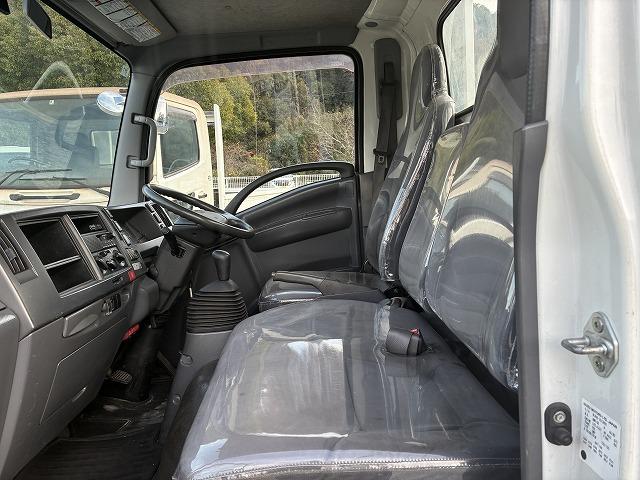 エルフトラック 2t積・標準ロング・平・5MT・5t未満 2t積・標準ロング・平・5MT・5t未満・坂道発進補助装置・ロープ穴4対・メッキパーツ・ETC・シートカバー・キーレス・荷台内寸 L4365 W1798 H382(30枚目)