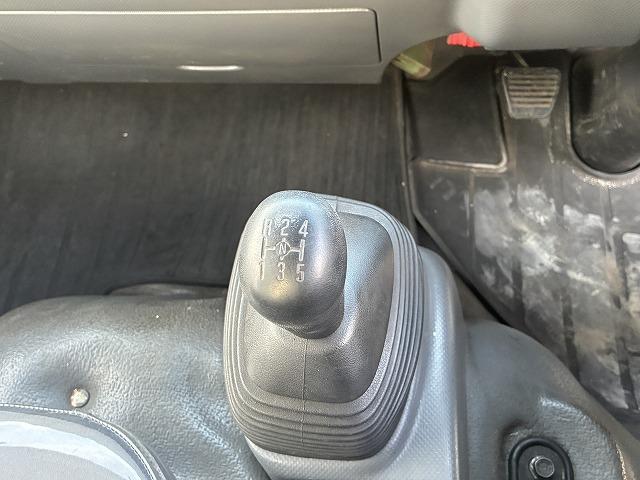 エルフトラック 2t積・標準ロング・平・5MT・5t未満 2t積・標準ロング・平・5MT・5t未満・坂道発進補助装置・ロープ穴4対・メッキパーツ・ETC・シートカバー・キーレス・荷台内寸 L4365 W1798 H382(36枚目)