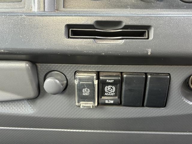 エルフトラック 2t積・標準ロング・平・5MT・5t未満 2t積・標準ロング・平・5MT・5t未満・坂道発進補助装置・ロープ穴4対・メッキパーツ・ETC・シートカバー・キーレス・荷台内寸 L4365 W1798 H382(37枚目)