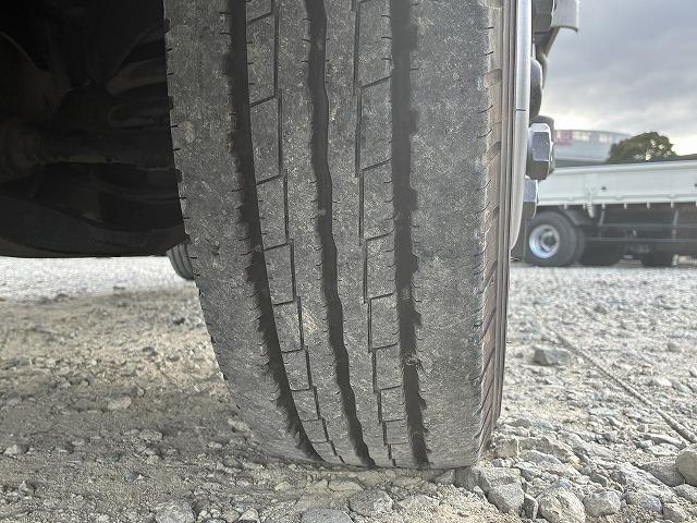 エルフトラック 2t積・標準ロング・平・5MT・5t未満 2t積・標準ロング・平・5MT・5t未満・坂道発進補助装置・ロープ穴4対・メッキパーツ・ETC・シートカバー・キーレス・荷台内寸 L4365 W1798 H382(42枚目)