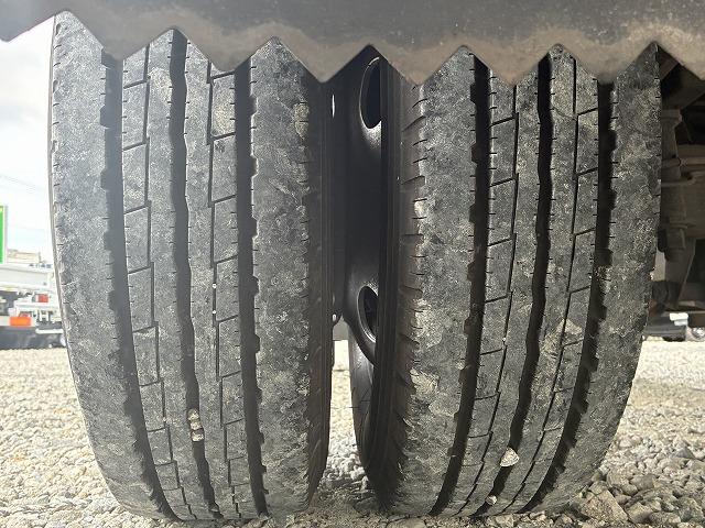 エルフトラック 2t積・標準ロング・平・5MT・5t未満 2t積・標準ロング・平・5MT・5t未満・坂道発進補助装置・ロープ穴4対・メッキパーツ・ETC・シートカバー・キーレス・荷台内寸 L4365 W1798 H382(44枚目)