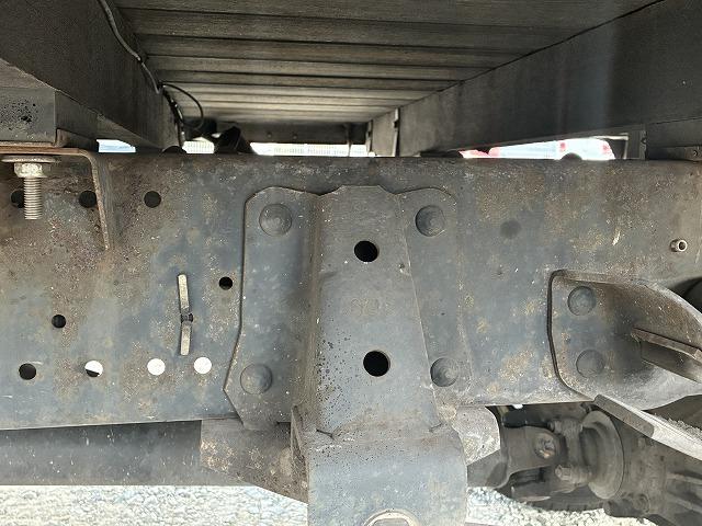 エルフトラック 2t積・標準ロング・平・5MT・5t未満 2t積・標準ロング・平・5MT・5t未満・坂道発進補助装置・ロープ穴4対・メッキパーツ・ETC・シートカバー・キーレス・荷台内寸 L4365 W1798 H382(51枚目)