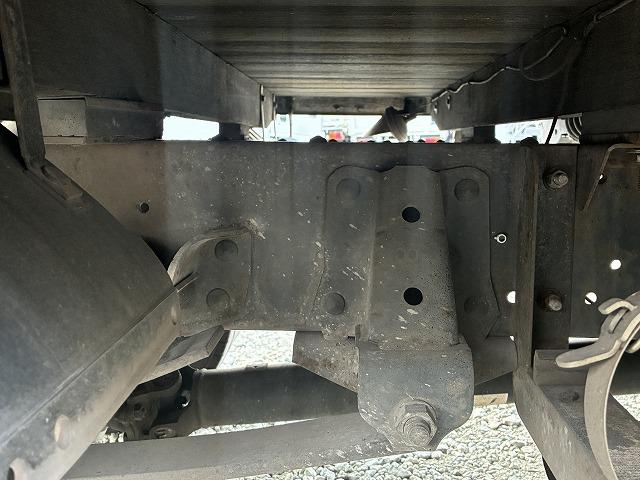 エルフトラック 2t積・標準ロング・平・5MT・5t未満 2t積・標準ロング・平・5MT・5t未満・坂道発進補助装置・ロープ穴4対・メッキパーツ・ETC・シートカバー・キーレス・荷台内寸 L4365 W1798 H382(54枚目)