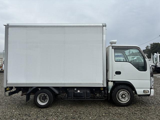 エルフトラック １．５ｔ積・パネルバン・１０尺・ＡＴ　１．５ｔ積・パネルバン・１０尺・ＡＴ・アイドリングストップ・メッキパーツ・ラッシングレール２段・キーレス・車内灯・荷台内寸　Ｌ３０８８　Ｗ１６４１　Ｈ１８５３（5枚目）