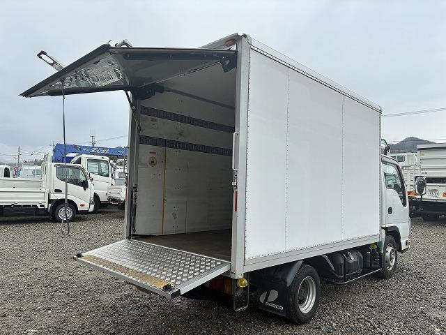 エルフトラック １．５ｔ積・パネルバン・１０尺・ＡＴ　１．５ｔ積・パネルバン・１０尺・ＡＴ・アイドリングストップ・メッキパーツ・ラッシングレール２段・キーレス・車内灯・荷台内寸　Ｌ３０８８　Ｗ１６４１　Ｈ１８５３（14枚目）