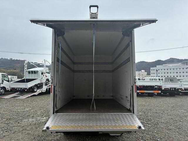 エルフトラック １．５ｔ積・パネルバン・１０尺・ＡＴ　１．５ｔ積・パネルバン・１０尺・ＡＴ・アイドリングストップ・メッキパーツ・ラッシングレール２段・キーレス・車内灯・荷台内寸　Ｌ３０８８　Ｗ１６４１　Ｈ１８５３（16枚目）