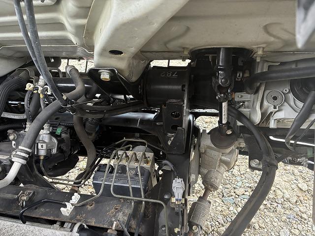 エルフトラック １．５ｔ積・パネルバン・１０尺・ＡＴ　１．５ｔ積・パネルバン・１０尺・ＡＴ・アイドリングストップ・メッキパーツ・ラッシングレール２段・キーレス・車内灯・荷台内寸　Ｌ３０８８　Ｗ１６４１　Ｈ１８５３（22枚目）