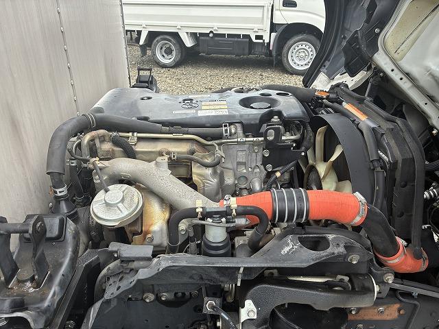 エルフトラック １．５ｔ積・パネルバン・１０尺・ＡＴ　１．５ｔ積・パネルバン・１０尺・ＡＴ・アイドリングストップ・メッキパーツ・ラッシングレール２段・キーレス・車内灯・荷台内寸　Ｌ３０８８　Ｗ１６４１　Ｈ１８５３（23枚目）