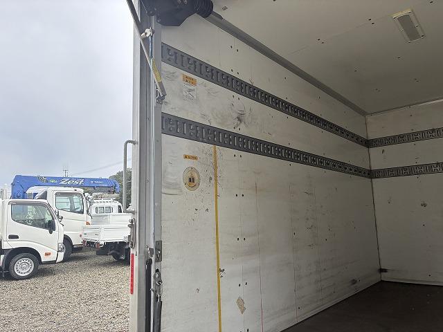 エルフトラック １．５ｔ積・パネルバン・１０尺・ＡＴ　１．５ｔ積・パネルバン・１０尺・ＡＴ・アイドリングストップ・メッキパーツ・ラッシングレール２段・キーレス・車内灯・荷台内寸　Ｌ３０８８　Ｗ１６４１　Ｈ１８５３（27枚目）