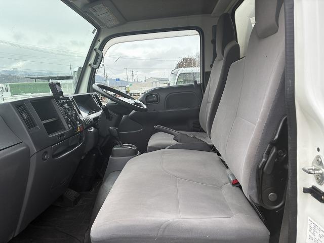 エルフトラック １．５ｔ積・パネルバン・１０尺・ＡＴ　１．５ｔ積・パネルバン・１０尺・ＡＴ・アイドリングストップ・メッキパーツ・ラッシングレール２段・キーレス・車内灯・荷台内寸　Ｌ３０８８　Ｗ１６４１　Ｈ１８５３（29枚目）