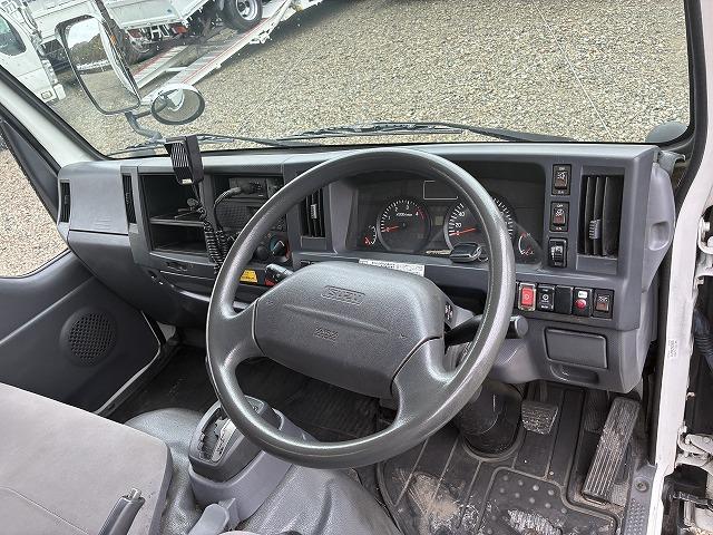 エルフトラック １．５ｔ積・パネルバン・１０尺・ＡＴ　１．５ｔ積・パネルバン・１０尺・ＡＴ・アイドリングストップ・メッキパーツ・ラッシングレール２段・キーレス・車内灯・荷台内寸　Ｌ３０８８　Ｗ１６４１　Ｈ１８５３（32枚目）