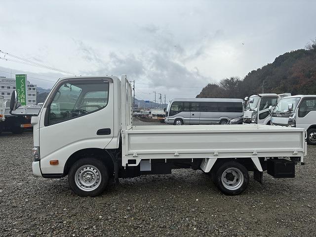 ダイナトラック １．２ｔ積・平ボディ・普通免許・５ＭＴ　１．２ｔ積・平ボディ・普通免許・５ＭＴ・メッキパーツ・マット・フォグランプ・荷台内寸　Ｌ２９５７　Ｗ１６３６　Ｈ３８２（4枚目）