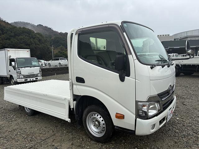 ダイナトラック １．２ｔ積・平ボディ・普通免許・５ＭＴ　１．２ｔ積・平ボディ・普通免許・５ＭＴ・メッキパーツ・マット・フォグランプ・荷台内寸　Ｌ２９５７　Ｗ１６３６　Ｈ３８２（9枚目）