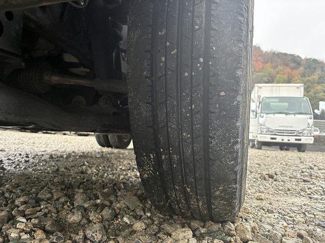 ダイナトラック １．２ｔ積・平ボディ・普通免許・５ＭＴ　１．２ｔ積・平ボディ・普通免許・５ＭＴ・メッキパーツ・マット・フォグランプ・荷台内寸　Ｌ２９５７　Ｗ１６３６　Ｈ３８２（35枚目）