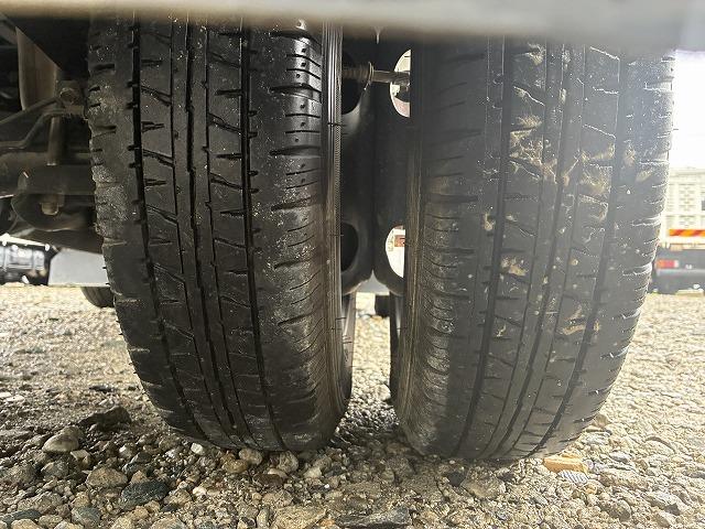 ダイナトラック １．２ｔ積・平ボディ・普通免許・５ＭＴ　１．２ｔ積・平ボディ・普通免許・５ＭＴ・メッキパーツ・マット・フォグランプ・荷台内寸　Ｌ２９５７　Ｗ１６３６　Ｈ３８２（37枚目）