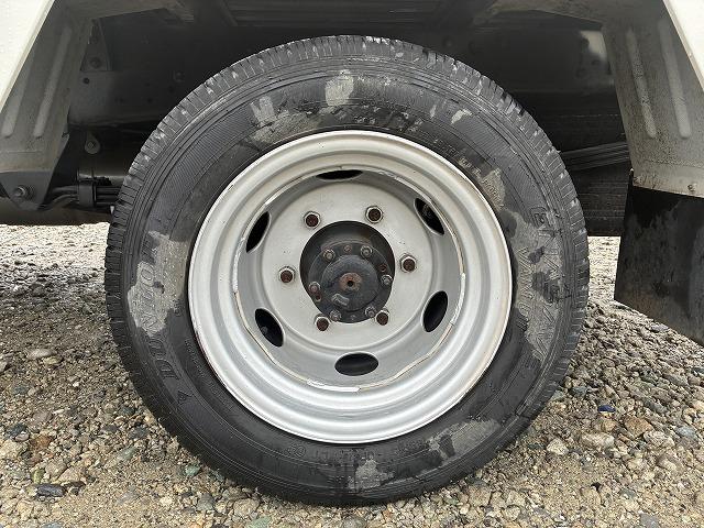 ダイナトラック １．２ｔ積・平ボディ・普通免許・５ＭＴ　１．２ｔ積・平ボディ・普通免許・５ＭＴ・メッキパーツ・マット・フォグランプ・荷台内寸　Ｌ２９５７　Ｗ１６３６　Ｈ３８２（40枚目）