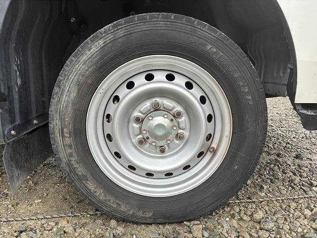 ダイナトラック １．２ｔ積・平ボディ・普通免許・５ＭＴ　１．２ｔ積・平ボディ・普通免許・５ＭＴ・メッキパーツ・マット・フォグランプ・荷台内寸　Ｌ２９５７　Ｗ１６３６　Ｈ３８２（41枚目）