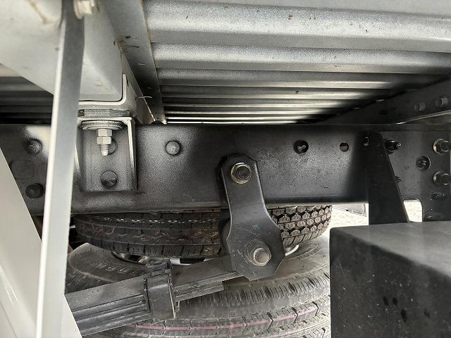 ダイナトラック １．２ｔ積・平ボディ・普通免許・５ＭＴ　１．２ｔ積・平ボディ・普通免許・５ＭＴ・メッキパーツ・マット・フォグランプ・荷台内寸　Ｌ２９５７　Ｗ１６３６　Ｈ３８２（45枚目）