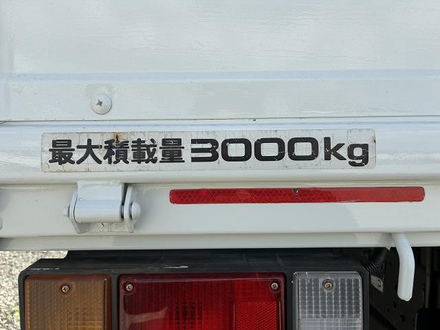 エルフトラック ３ｔ積・ワイドロング・平・オートマ　３ｔ積・ワイドロング・平・オートマ・キーレス・メッキパーツ・アシストゲート・ロープ穴４対・ＡＳＲ・荷台内寸　Ｌ４３５７　Ｗ２０８３　Ｈ３９３（28枚目）