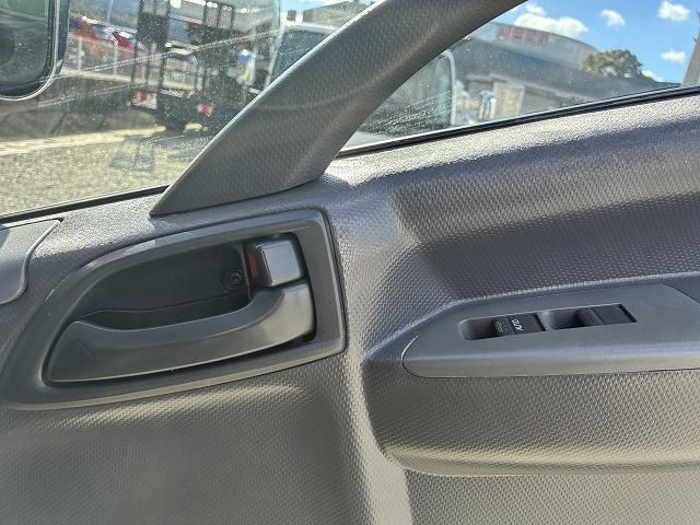 エルフトラック ３ｔ積・ワイドロング・平・オートマ　３ｔ積・ワイドロング・平・オートマ・キーレス・メッキパーツ・アシストゲート・ロープ穴４対・ＡＳＲ・荷台内寸　Ｌ４３５７　Ｗ２０８３　Ｈ３９３（39枚目）