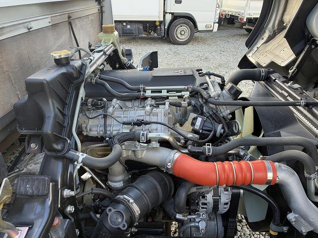 キャンター ワイドロング・平ボディ・２ｔ積・ＡＴ車　ワイドロング・平ボディ・２ｔ積・ＡＴ車・坂道発進補助装置・電格ミラー・エコスイッチ・メッキパーツ・アシストゲート・ゲートプロテクター・ロープホール３対・荷台内寸　Ｌ４２４８　Ｗ１９１１　Ｈ３９６（22枚目）