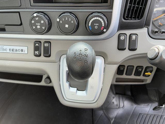 キャンター ワイドロング・平ボディ・２ｔ積・ＡＴ車　ワイドロング・平ボディ・２ｔ積・ＡＴ車・坂道発進補助装置・電格ミラー・エコスイッチ・メッキパーツ・アシストゲート・ゲートプロテクター・ロープホール３対・荷台内寸　Ｌ４２４８　Ｗ１９１１　Ｈ３９６（30枚目）