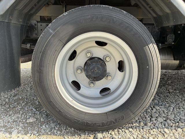 キャンター ワイドロング・平ボディ・２ｔ積・ＡＴ車　ワイドロング・平ボディ・２ｔ積・ＡＴ車・坂道発進補助装置・電格ミラー・エコスイッチ・メッキパーツ・アシストゲート・ゲートプロテクター・ロープホール３対・荷台内寸　Ｌ４２４８　Ｗ１９１１　Ｈ３９６（45枚目）