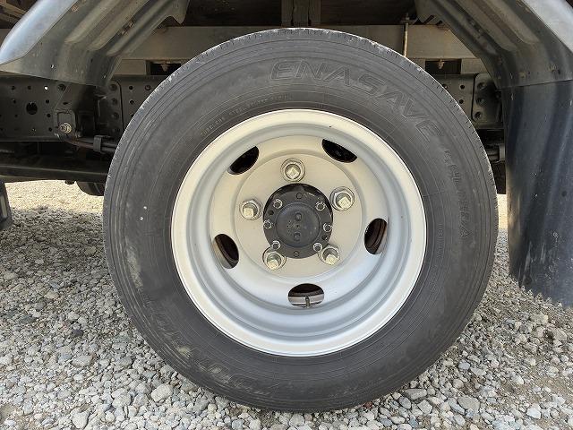 キャンター ワイドロング・平ボディ・２ｔ積・ＡＴ車　ワイドロング・平ボディ・２ｔ積・ＡＴ車・坂道発進補助装置・電格ミラー・エコスイッチ・メッキパーツ・アシストゲート・ゲートプロテクター・ロープホール３対・荷台内寸　Ｌ４２４８　Ｗ１９１１　Ｈ３９６（48枚目）