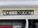 ３ｔ積・標準セミロング・６ＭＴ・平・ＬＥＤライト　荷台鉄板張り・プリクラッシュブレーキ・レーンディパーチャーアラート・クリアランスソナー・電格ミラー・メッキパーツ・ステアリングスイッチ・ＥＴＣ・ロープ穴４対・ミラー型バックモニター（18枚目）