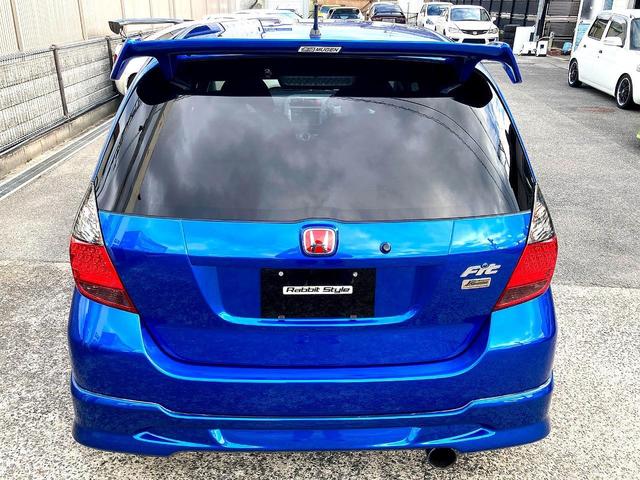 フィット １．５Ｓ　後期型　ＶＴＥＣ５ＭＴ　フルエアロ　無限グリル＆無限リアウイング　　ＴＥＩＮ車高調ＥＤＦＣ電動減衰コントローラー　ウェッズＳＡ７０アルミ　チタンテールマフラー　ディスプレイオーデイオ　ＥＴＣ　ドラレコ（10枚目）