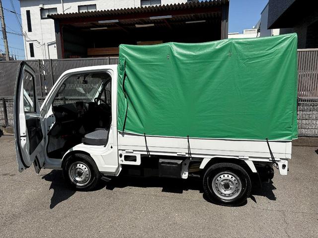 キャリイトラック ＫＣエアコン・パワステ　ウーキーライダーフェイスＫＩＴ　ｃａｒｒｏｚｚｅｒｉａスマホリンク型ディスプレイオーディオ　バックカメラ　ＥＴＣ　ＬＥＤヘッドライト　オートライト　アイドルストップ　横滑り防止　グリーン幌　３方開（7枚目）