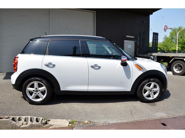 ＭＩＮＩ クーパー　クロスオーバー　管理ユーザー様買取車両　ＳｔｒａｄａＳＤナビ　フルセグＴＶ　バックカメラ　ＥＴＣ　ドラレコ　純正１６ＡＷ　フォグランプ　オートエアコン　禁煙車　取説　保証書　点検記録簿付き（12枚目）