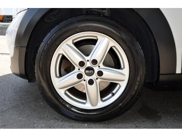 ＭＩＮＩ クーパー　クロスオーバー　管理ユーザー様買取車両　ＳｔｒａｄａＳＤナビ　フルセグＴＶ　バックカメラ　ＥＴＣ　ドラレコ　純正１６ＡＷ　フォグランプ　オートエアコン　禁煙車　取説　保証書　点検記録簿付き（23枚目）