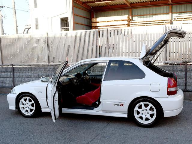 シビック タイプＲ　後期最終型　ＢＬＩＴＺ車高調　無限エキマニ　ワンオフストレートマフラー　無限エアクリＢＯＸ　スリットローター　制動屋パット　ブレーキメッシュライン　ピラーバー　純正ＲＥＣＡＲＯ　タイヤ残溝８分山（8枚目）