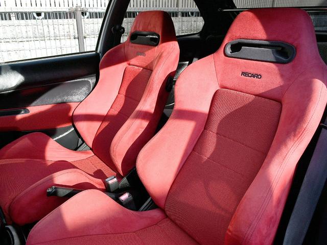 シビック タイプＲ　後期最終型　ＢＬＩＴＺ車高調　無限エキマニ　ワンオフストレートマフラー　無限エアクリＢＯＸ　スリットローター　制動屋パット　ブレーキメッシュライン　ピラーバー　純正ＲＥＣＡＲＯ　タイヤ残溝８分山（62枚目）