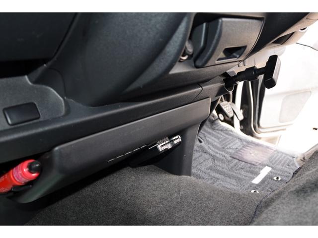 ハイエースバン ロングスーパーＧＬ　新品４型フェイスモデリスタバージョン　新品ＬＥＤヘッドライト＆ＬＥＤフォグ　リアスポ　ローダウン　ＨＤＤナビフルセグＴＶ　バックカメラ　ＥＴＣ　キーレス　新品フロアカーペット　ブラックルーフライニング（42枚目）