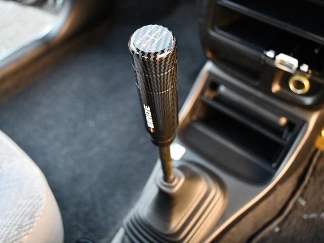 ミラ Ｌ　５ＭＴ　ＷｉｒｕｓＷｉｎレーシングマフラー　フルタップ車高調　社外１５インチアルミ　タイヤ残溝７分山　タワーバー　牽引フック　ディープコーンステアリング　社外シフトノブ　社外タコメーター　ＥＴＣ（45枚目）