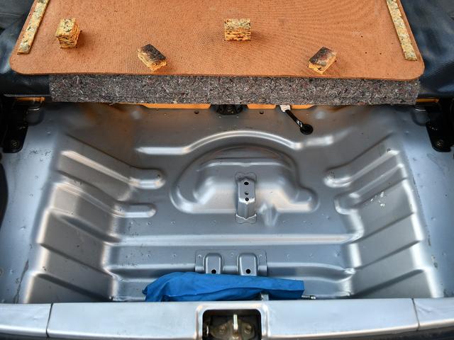 ミラ Ｌ　５ＭＴ　ＷｉｒｕｓＷｉｎレーシングマフラー　フルタップ車高調　社外１５インチアルミ　タイヤ残溝７分山　タワーバー　牽引フック　ディープコーンステアリング　社外シフトノブ　社外タコメーター　ＥＴＣ（65枚目）