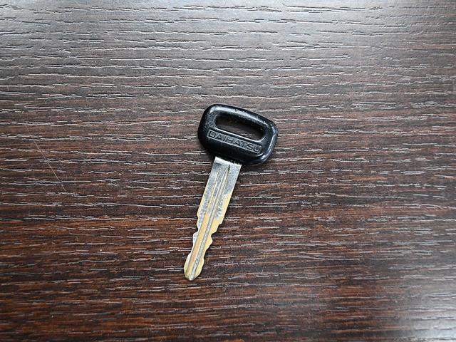 ミラ Ｌ　５ＭＴ　ＷｉｒｕｓＷｉｎレーシングマフラー　フルタップ車高調　社外１５インチアルミ　タイヤ残溝７分山　タワーバー　牽引フック　ディープコーンステアリング　社外シフトノブ　社外タコメーター　ＥＴＣ（68枚目）