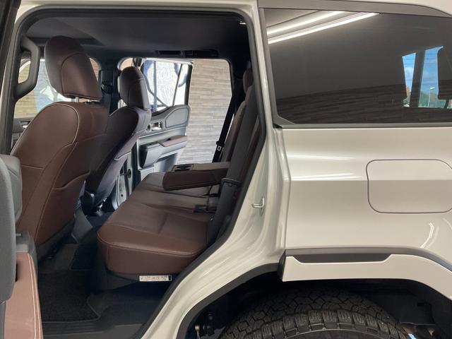 ランドクルーザー２５０ ＺＸファーストエディション　モデリスタフロントバンパーガード・リヤバンパーガーニッシュ・リヤスポイラー・シグネチャーイルミ・２０インチアルミ　ＪＡＯＳスキッドプレート　ＴＶ・パノラミックビューモニタ　サンルーフ　パワーバックドア（11枚目）